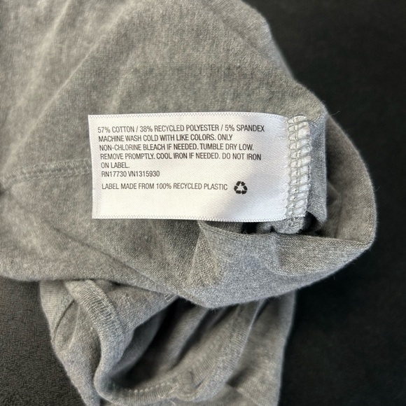 Basic grey tank - Picture 2 of 4